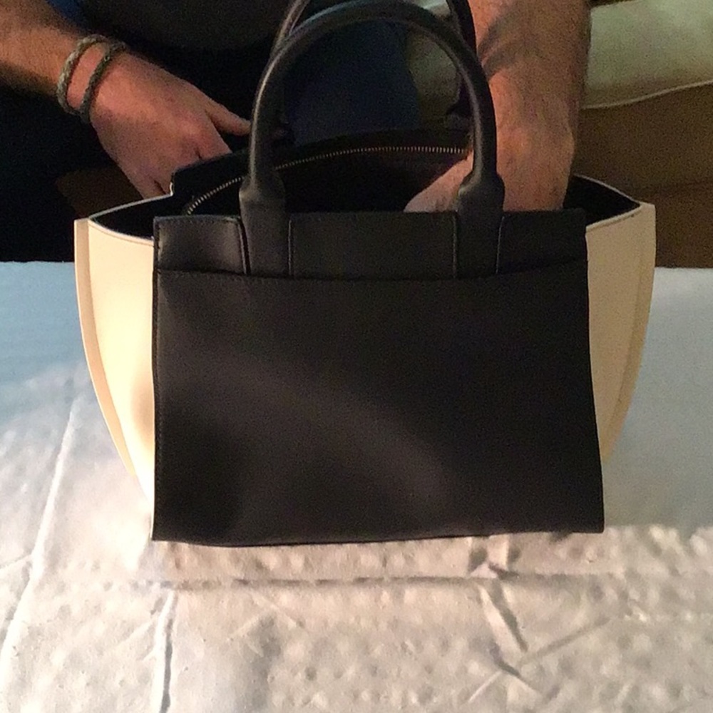 Black and cream brand new shoulder tote zip top